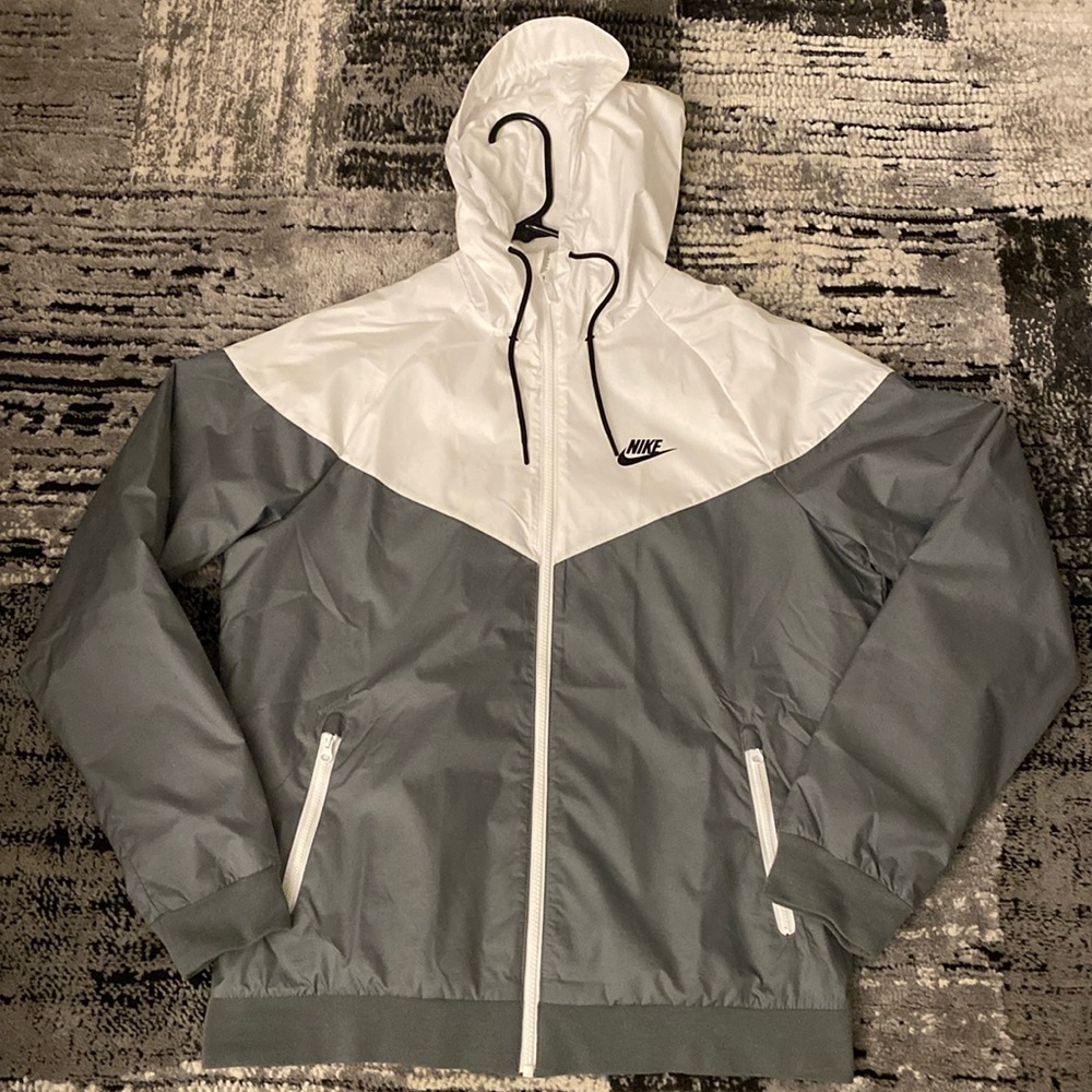 Men’s Nike Windrunner Zip Up Jacket Medium